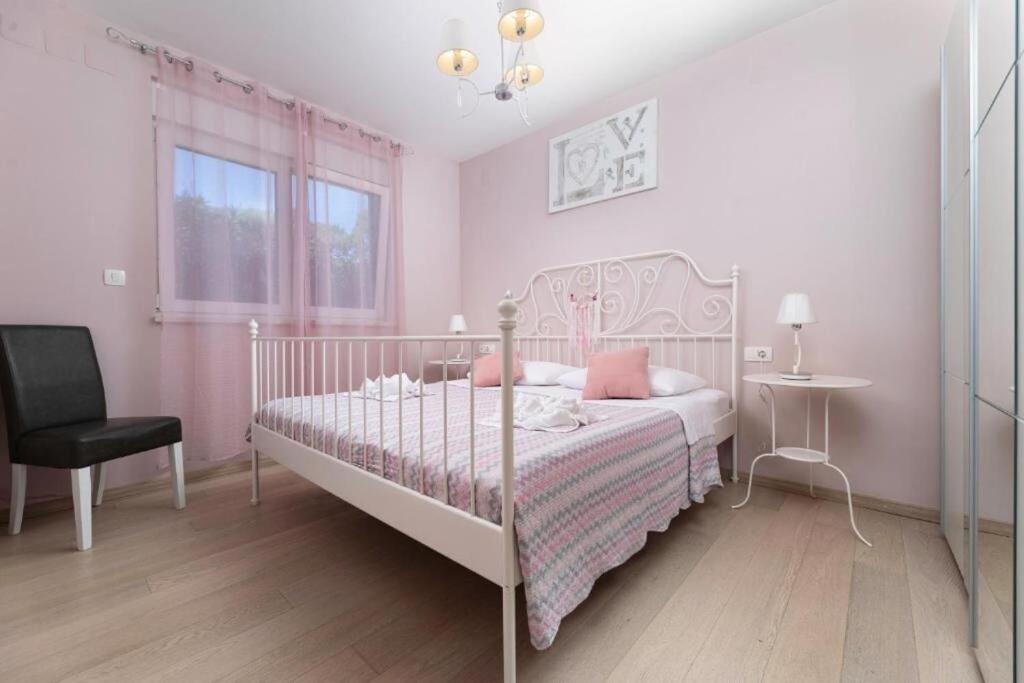 Apartments Marina Малинска Екстериор снимка
