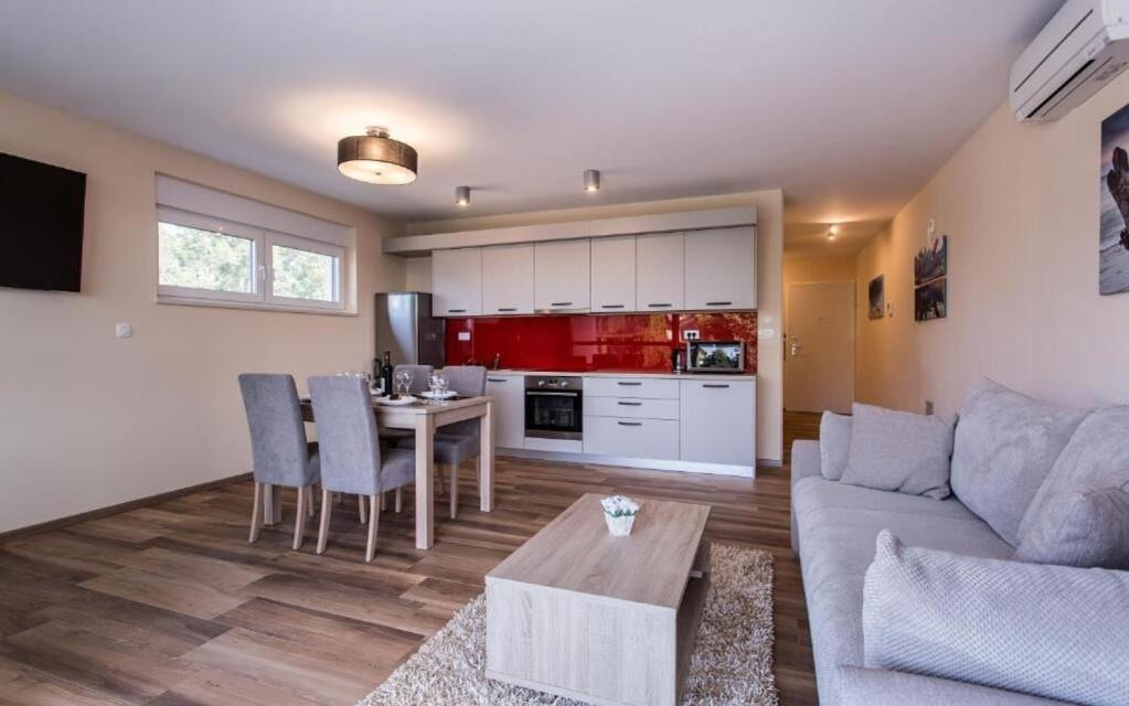 Apartments Marina Малинска Екстериор снимка