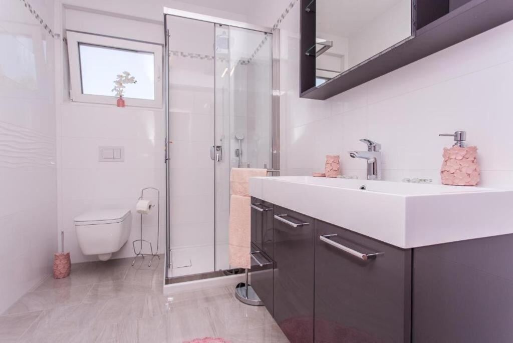 Apartments Marina Малинска Екстериор снимка