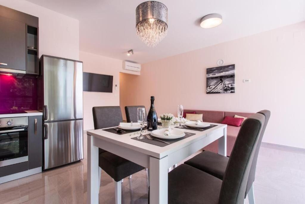 Apartments Marina Малинска Екстериор снимка
