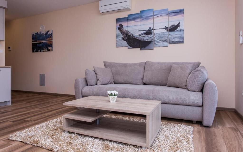 Apartments Marina Малинска Екстериор снимка